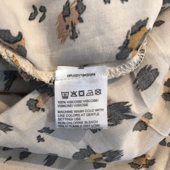 JAK & rae ivory leopard long sleeve button up top sz M - Picture 6 of 6